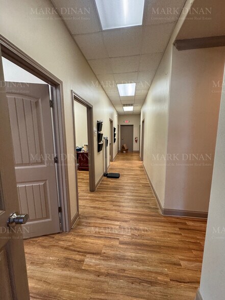 More Photos Of 402 Airport Commons Dr, Calera Medical For Lease