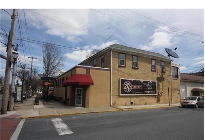 More Photos Of 194-198 Main St, Emmaus Restaurant For Lease