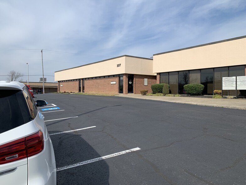 More Photos Of 107 Imperial Blvd, Hendersonville Office For Lease