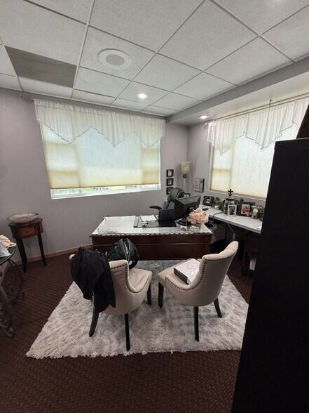 More Photos Of 215 Oak Dr S, Lake Jackson Medical For Sale
