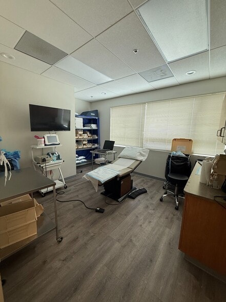 More Photos Of 456 Chestnut St, Lakewood Office For Lease