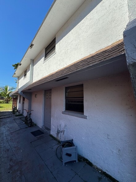 More Photos Of 1741 SW 40th Ter, Fort Lauderdale Apartments For Sale