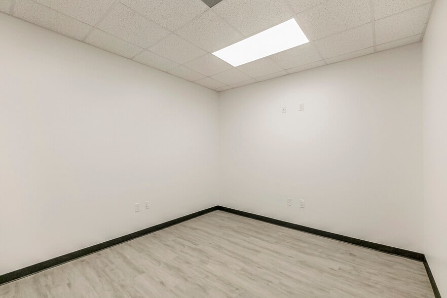 More Photos Of 3526-3530 Lang Rd, Houston Unknown For Lease