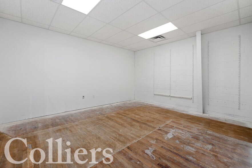 More Photos Of 2560 S Overland Ave, Burley Freestanding For Lease