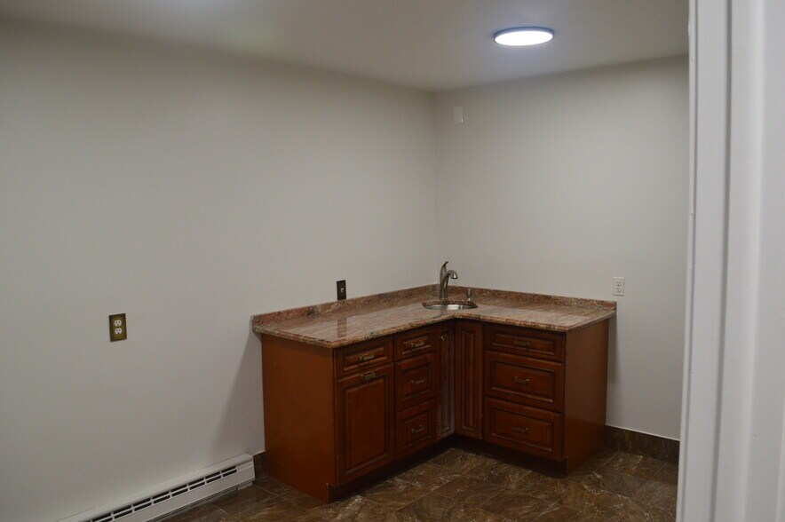 More Photos Of 1457 Nottingham Way, Hamilton Office For Sale