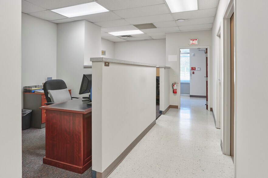 More Photos Of 7401 S Broadway, Red Hook Office For Sale