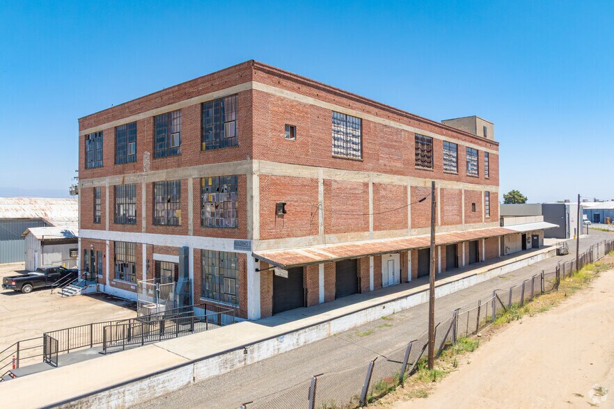 More Photos Of 430 W Ventura St, Dinuba Warehouse For Sale