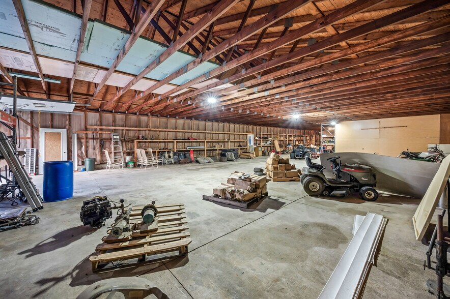 More Photos Of 4085 / 4086 State Route 422, Southington Showroom For Sale