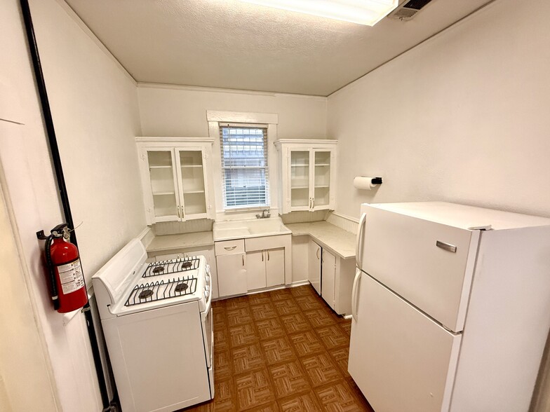 More Photos Of 108 W 38th St, Austin Loft Creative Space For Lease