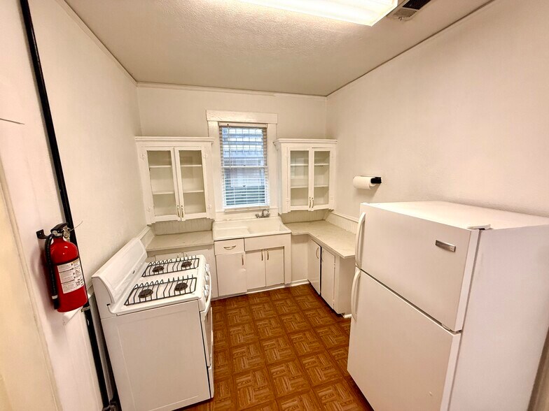 More Photos Of 108 W 38th St, Austin Loft Creative Space For Lease