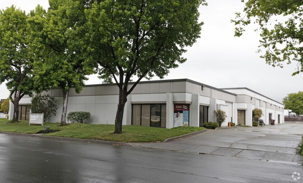 More Photos Of 23762 Foley St, Hayward Light Manufacturing For Lease