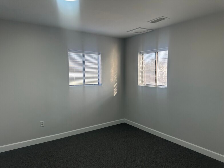 More Photos Of 752 Brookhaven Cir, Memphis Office For Lease