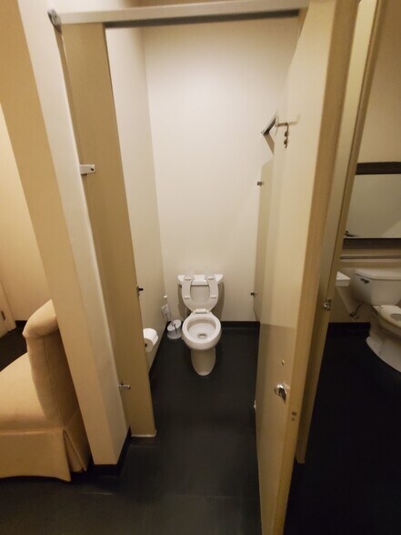 More Photos Of 3375 W County Highway 30A, Santa Rosa Beach Restaurant For Lease