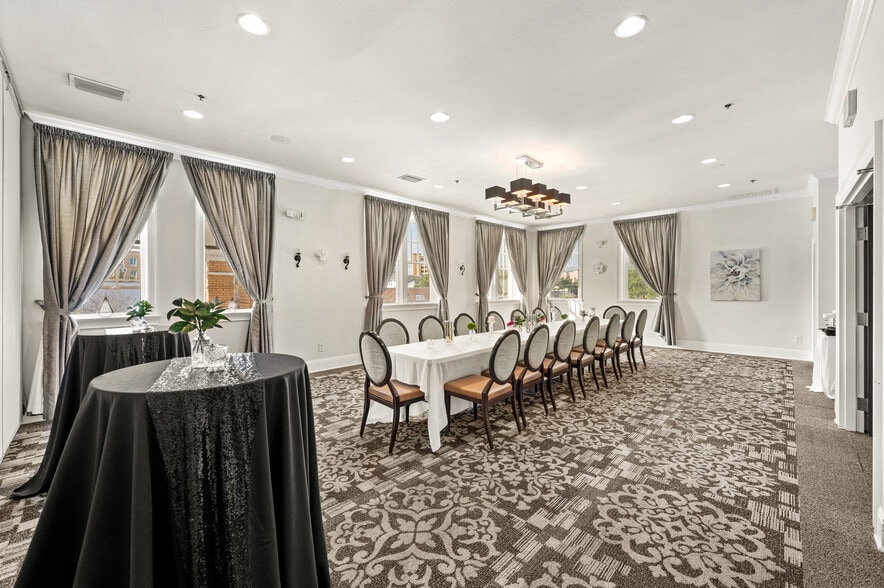 More Photos Of 655 2nd Ave S, Saint Petersburg Restaurant For Sale