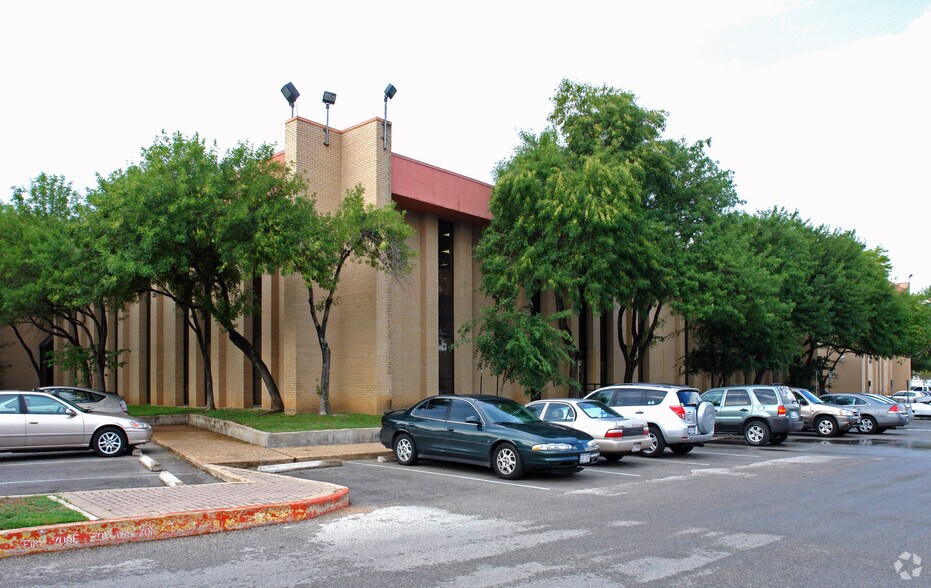More Photos Of 118 E Riverside Dr, Austin Office For Lease