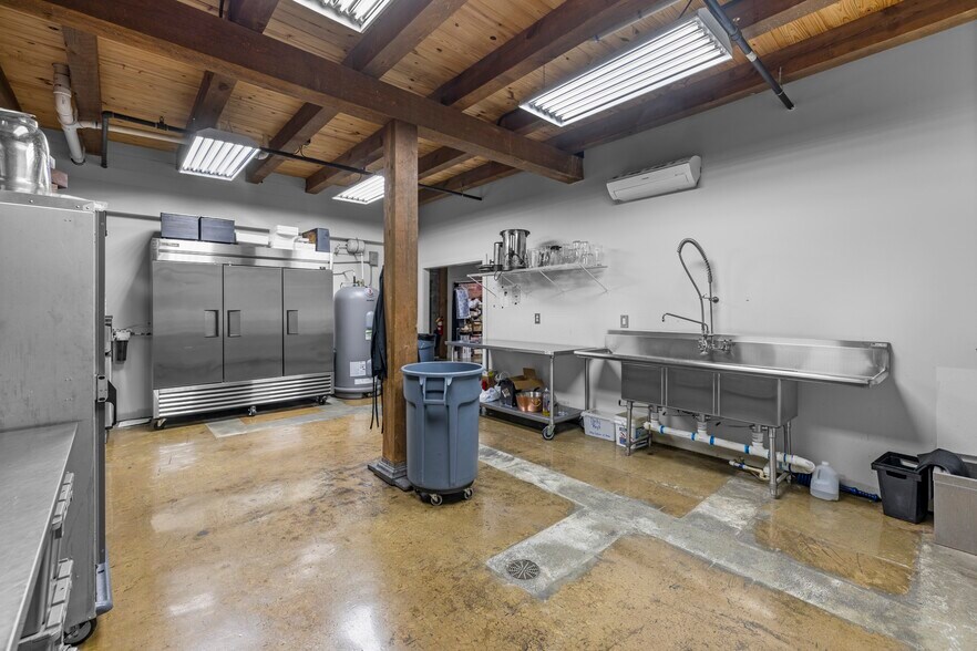 More Photos Of 600 S Broad St, Monroe Manufacturing For Lease