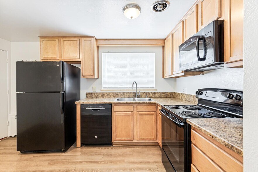 More Photos Of 1679-1695 Reed St, Lakewood Apartments For Sale