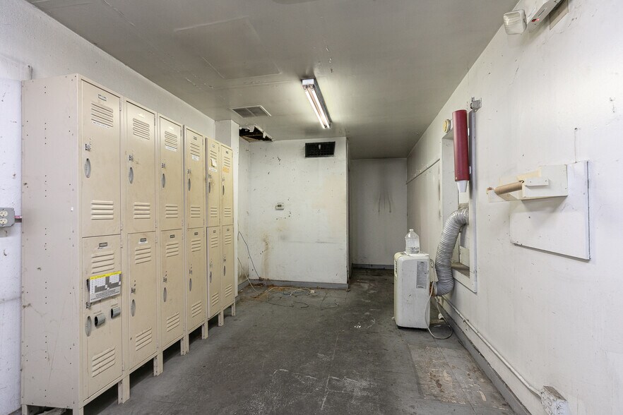 More Photos Of 530 W McDaniel St, Springfield Industrial For Lease