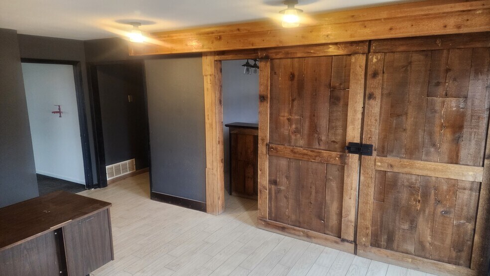 More Photos Of 4401 16th Ave W, Williston Warehouse For Lease