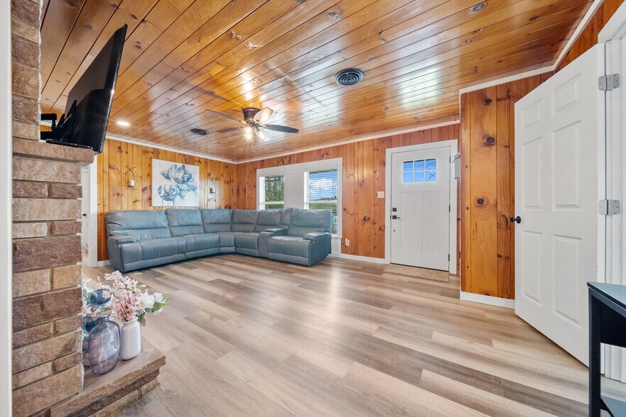 More Photos Of 1011 Old Knoxville Hwy, Sevierville Specialty For Sale