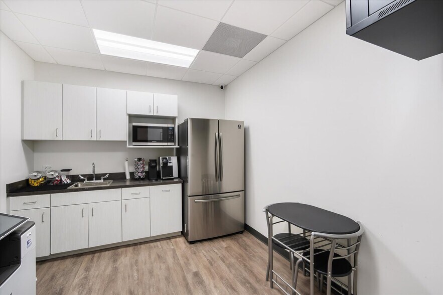 More Photos Of 201 E Kennedy Blvd, Tampa Office For Lease