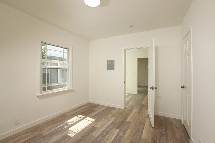 More Photos Of 1004 W Clark Ave, Burbank Apartments For Sale