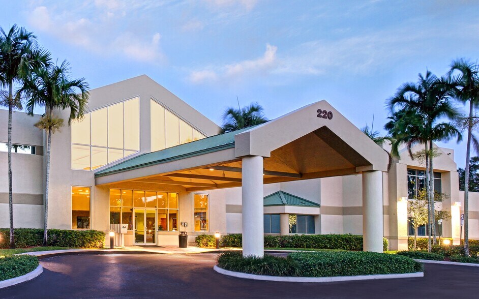 Primary Photo Of 140 SW 84th Ave, Plantation Unknown For Lease