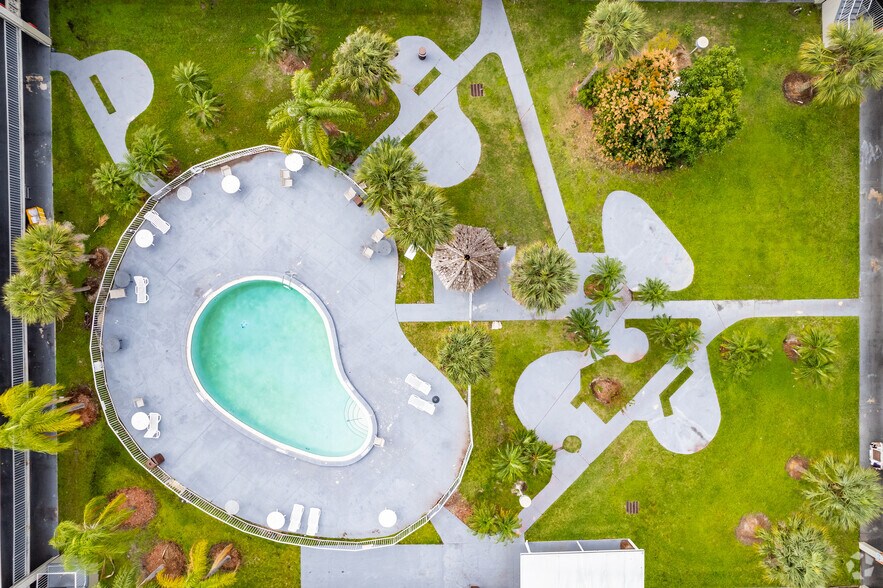 More Photos Of 5858 International Dr, Orlando Hotel For Sale