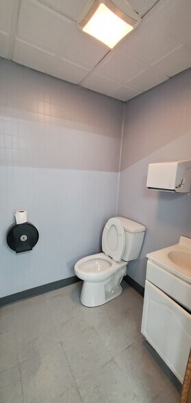 More Photos Of 163 Main St, Bruin Freestanding For Sale