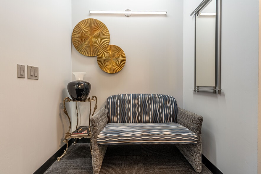 More Photos Of 50 E Washington St, Chicago Office For Sale