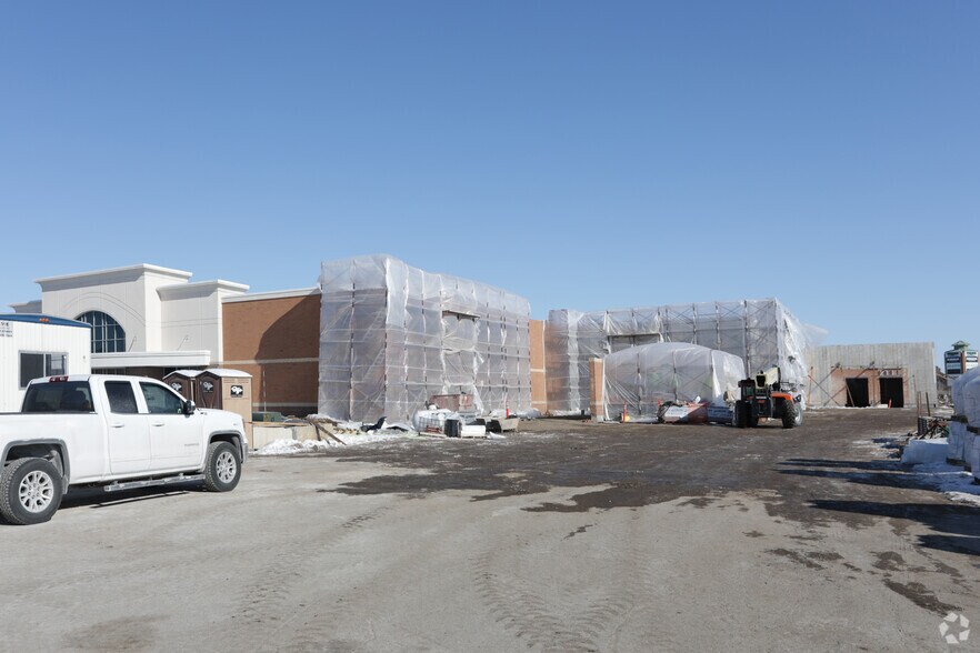 More Photos Of 12550 Riverdale Blvd NW, Coon Rapids Department Store For Lease