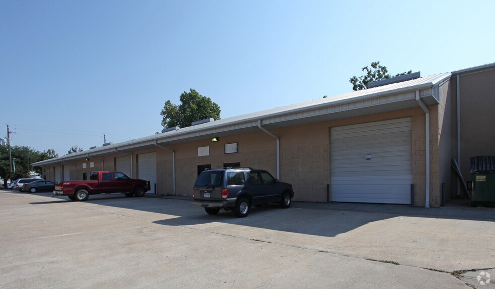 More Photos Of 6111 Milwee St, Houston Unknown For Lease