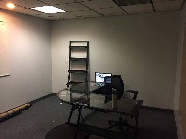 More Photos Of 4244 W Waters Ave, Tampa Showroom For Lease