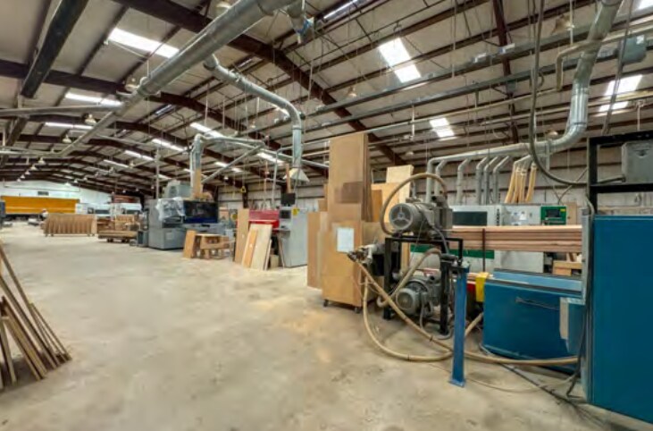 More Photos Of 1850 N Stemmons St, Sanger Industrial For Lease