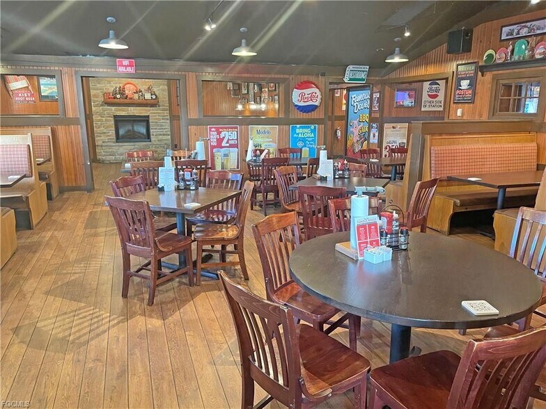 More Photos Of 12148 S Cleveland Ave, Fort Myers General Retail For Sale