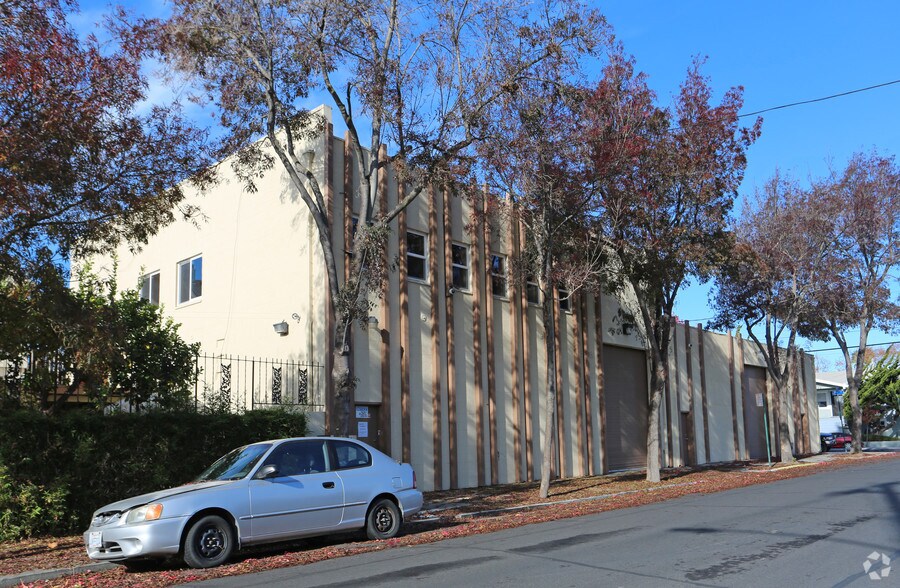 More Photos Of 6121 Vallejo St, Emeryville Industrial For Sale
