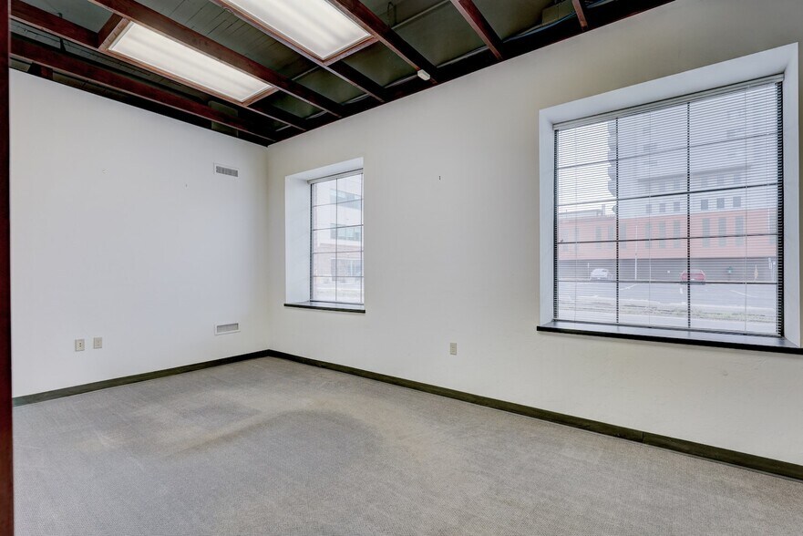 More Photos Of 411 NW 5th St, Oklahoma City Flex For Sale