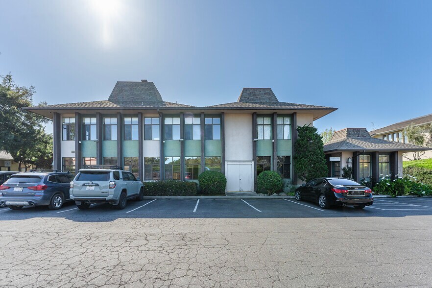 More Photos Of 26535 Carmel Rancho Blvd, Carmel Medical For Lease