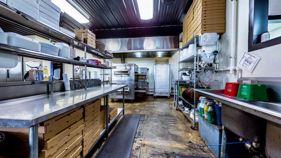 More Photos Of 1794 Harrington Memorial Rd, Mansfield Bar For Sale