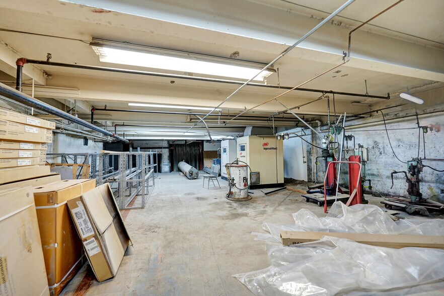 More Photos Of 201 E Illinois Ave, Midland Office For Sale