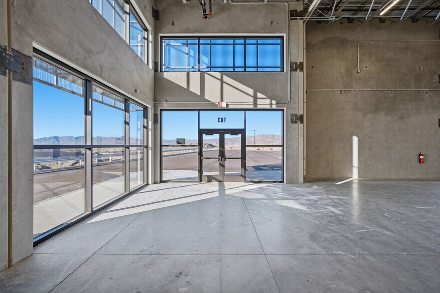 More Photos Of Laughlin Ranch Blvd, Bullhead City Warehouse For Lease