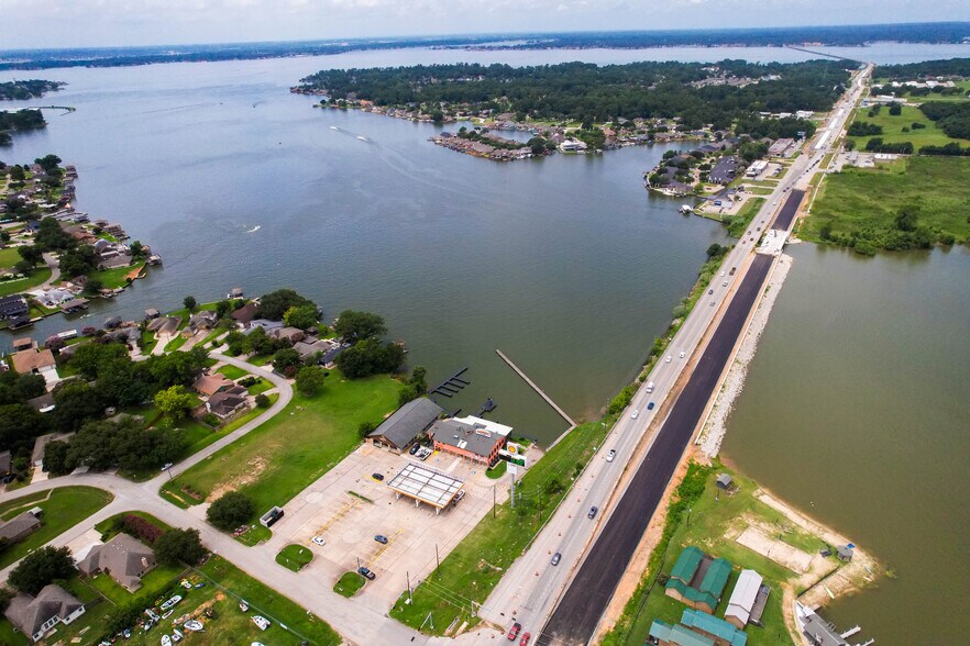 More Photos Of 12947 Lake Conroe Hills Dr, Willis Restaurant For Lease