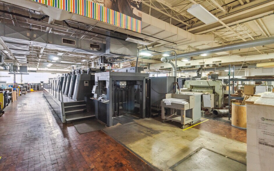 More Photos Of 301 E Sample St, South Bend Service For Lease