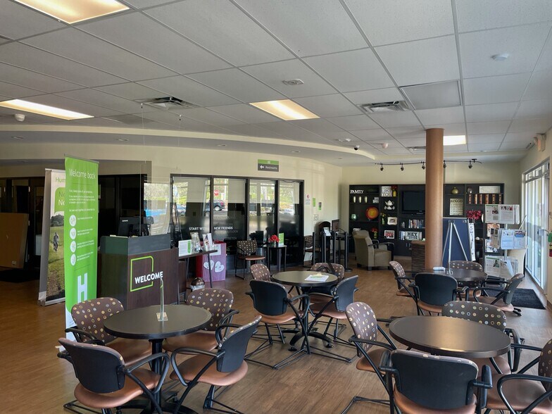 More Photos Of 7642-7686 Nob Hill Rd, Tamarac Unknown For Lease