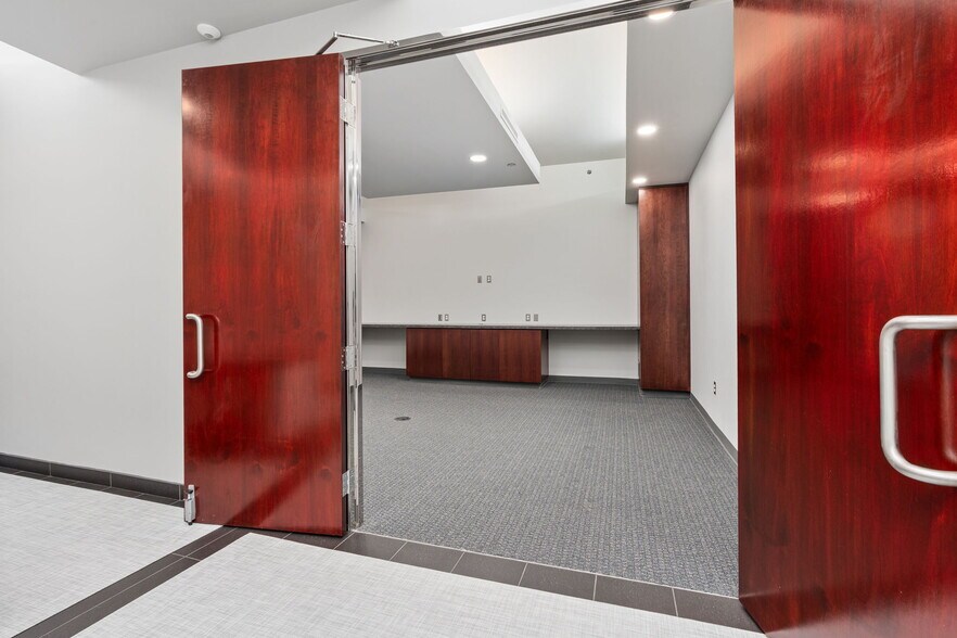 More Photos Of 7060 N Fresno St, Fresno Office For Lease