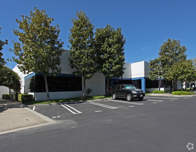 Primary Photo Of 74-98 W Cochran St, Simi Valley Unknown For Lease