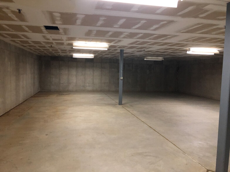 More Photos Of 21101 E State Route 78, Independence Light Distribution For Lease