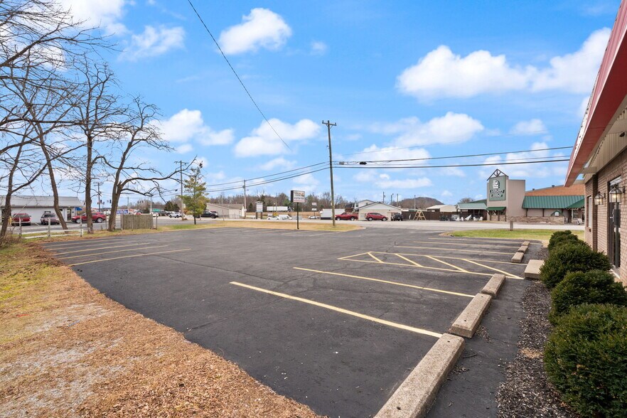 More Photos Of 1990 NW In-337, Corydon Medical For Sale