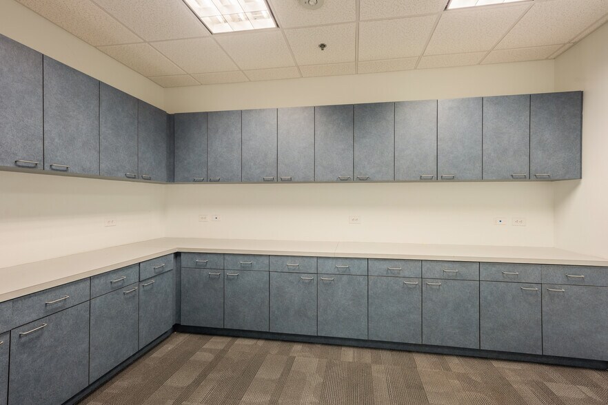 More Photos Of 5555 Northwest Pky, San Antonio Office For Lease