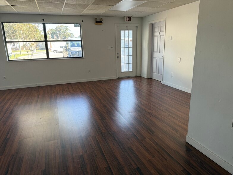 More Photos Of 4134-4136 W US Highway 90, Lake City Freestanding For Lease